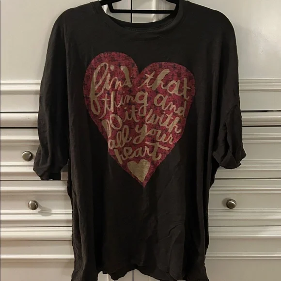 Natural Life Heart Graphic Brown T-Shirt, “Find that thing” - Picture 1 of 2